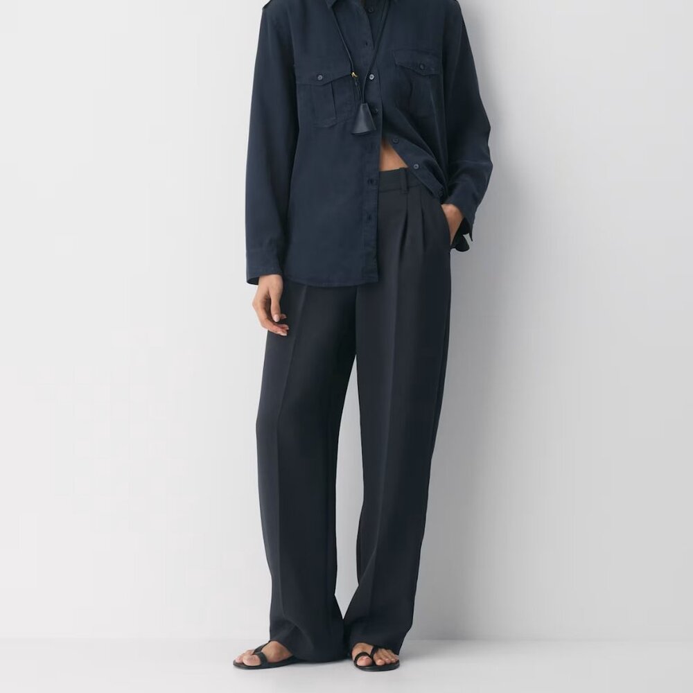 NWT - Aritzia - The Effortless Pant - Crepette - Navy - Size 4